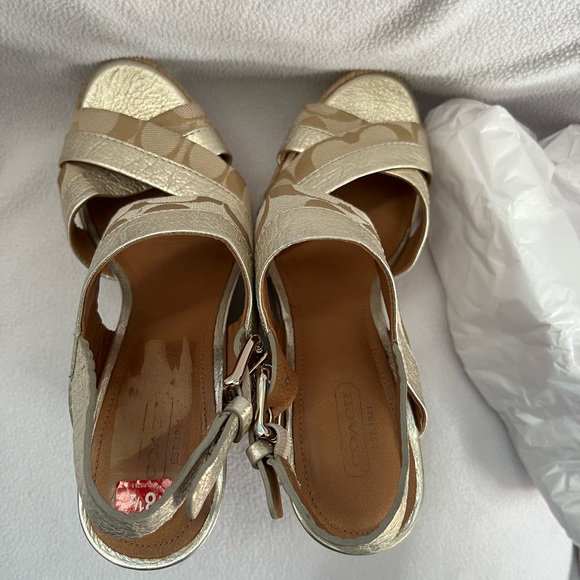 COACH SHOES MALLORY SIGNATURE WEDGES SANDAL PLATFORM GOLD METALLIC KHAKI 8.5. - Picture 8 of 9